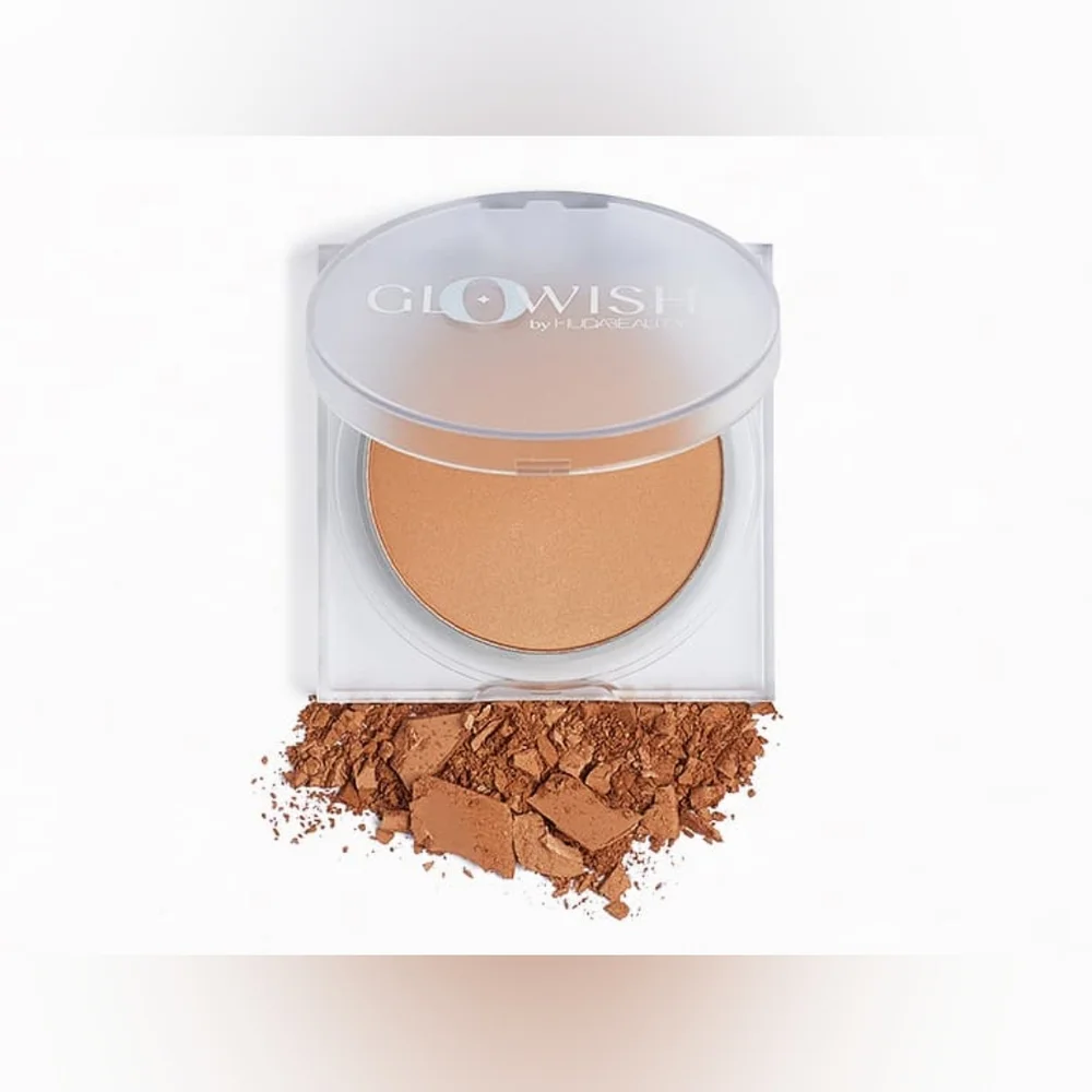 HUDA BEAUTY GloWish Luminous Pressed Powder in 05 MEDIUM, 10g/0.35oz